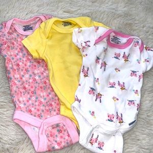 Gerber Newborn Onesies Sz NB